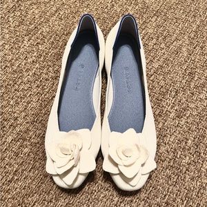 Rothy’s with a flower!